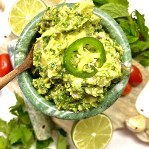 guacamole in bowl