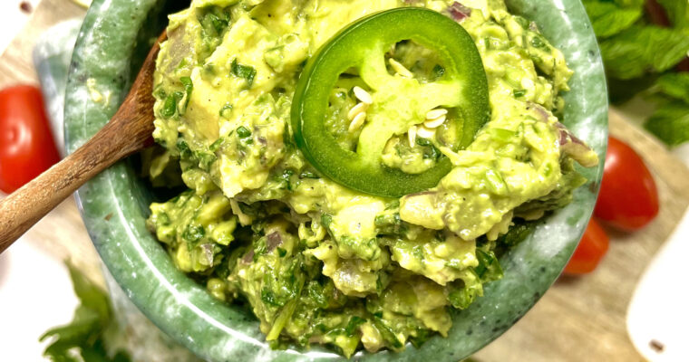 guacamole in bowl