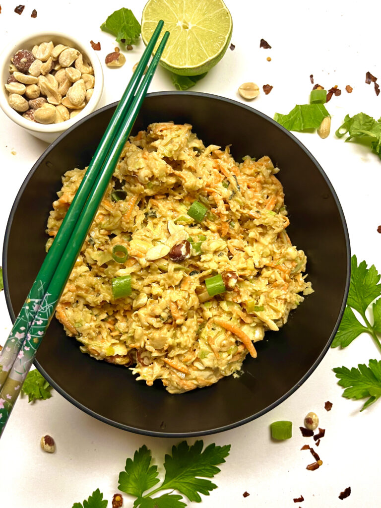 thai salad in black bowl